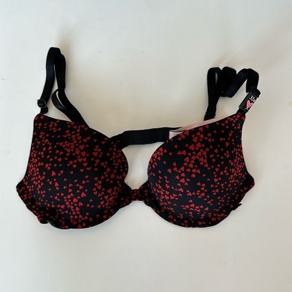 NWT Victoria’s Secret red hearts on black push-up bra Sz 32 B